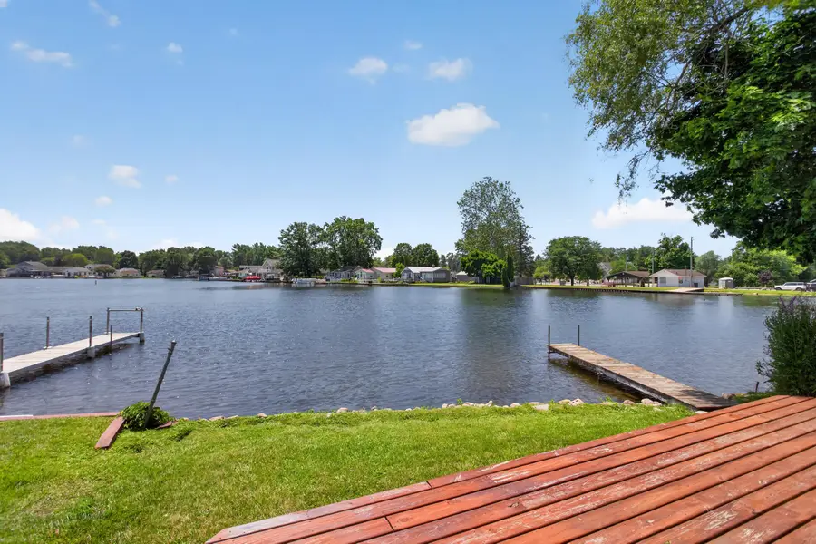 121 N Lakeside Drive, Michigan Center, MI 49254 - #2