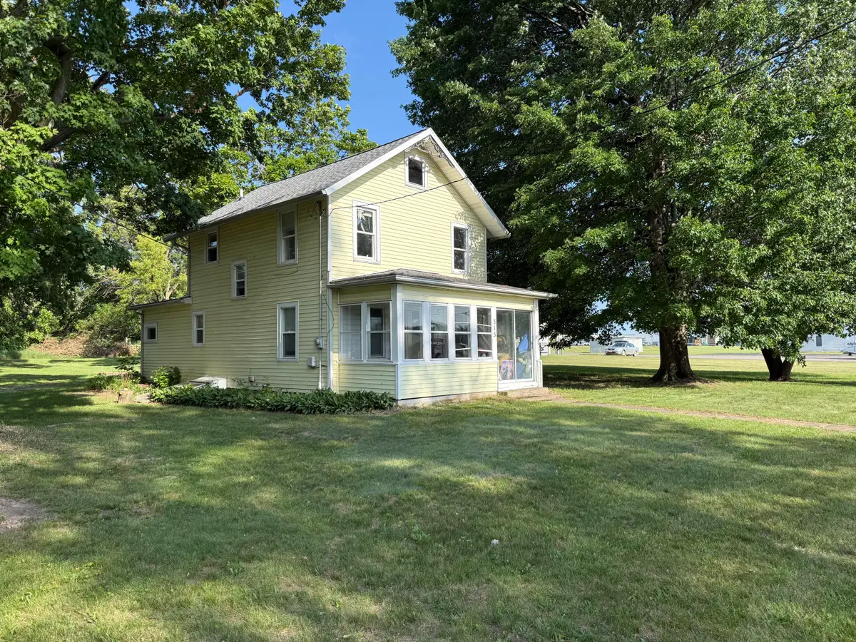 315 Reading Avenue, Jonesville, MI 49250 - #1