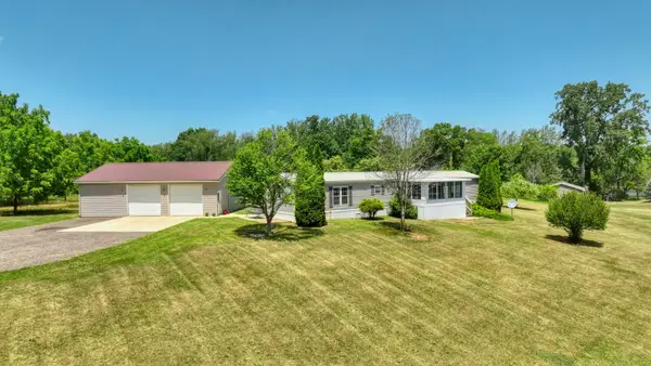 2752 W Mosherville Road, Jonesville, MI 49250