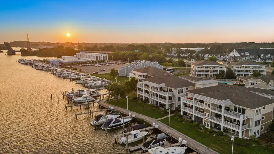 930 W Savidge Street #20, Spring Lake, MI 49456 - #2
