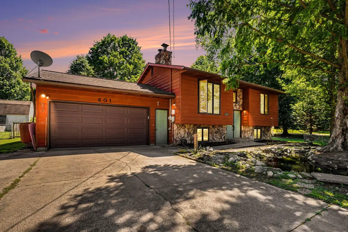 601 W North Street, Paw Paw, MI 49079 - #1