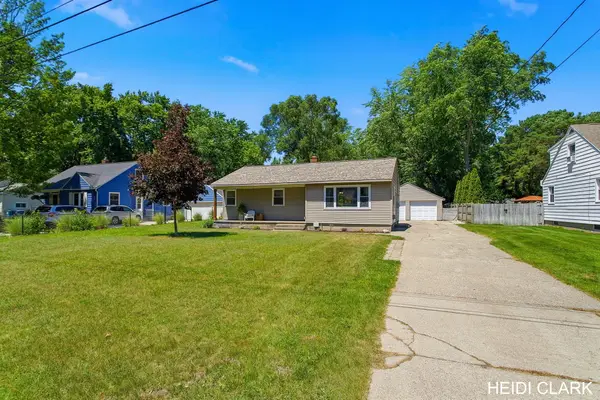 16105 Gary Avenue, Grand Haven, MI 49417