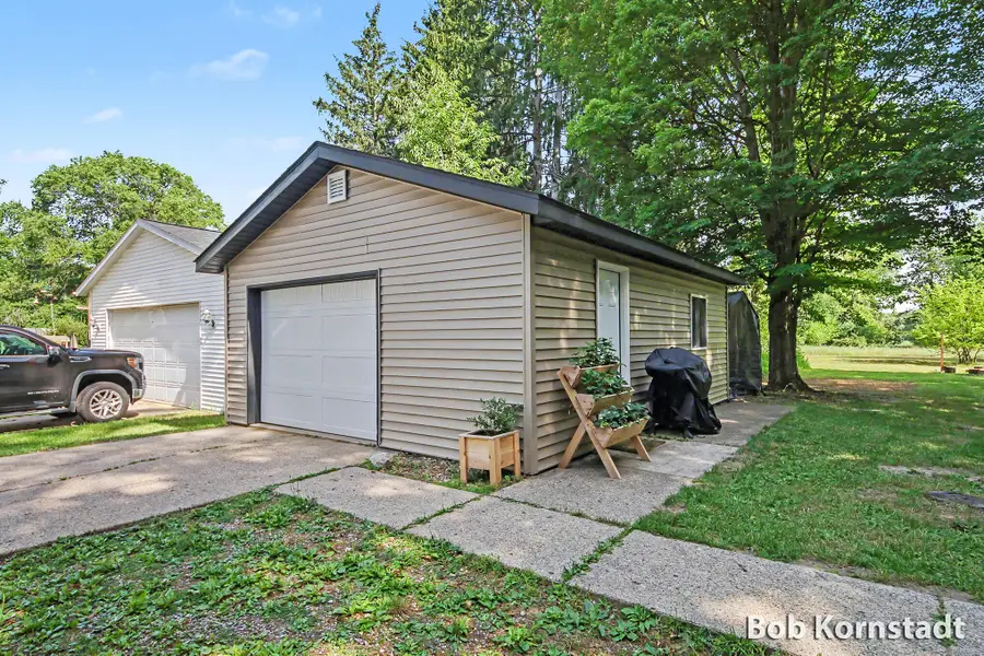 516 W Elm Street, Wayland, MI 49348 - #2