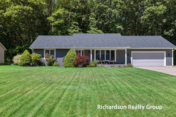 15317 Vintage Avenue, Grand Haven, MI 49417