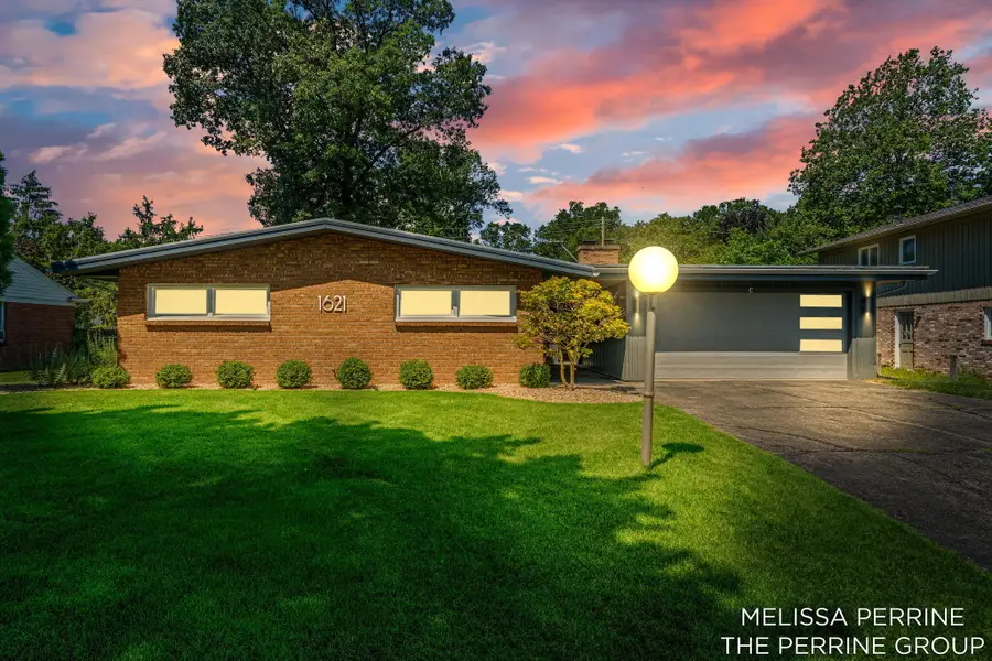 1621 Woodcliff Avenue Se, Grand Rapids, MI 49506 - #2