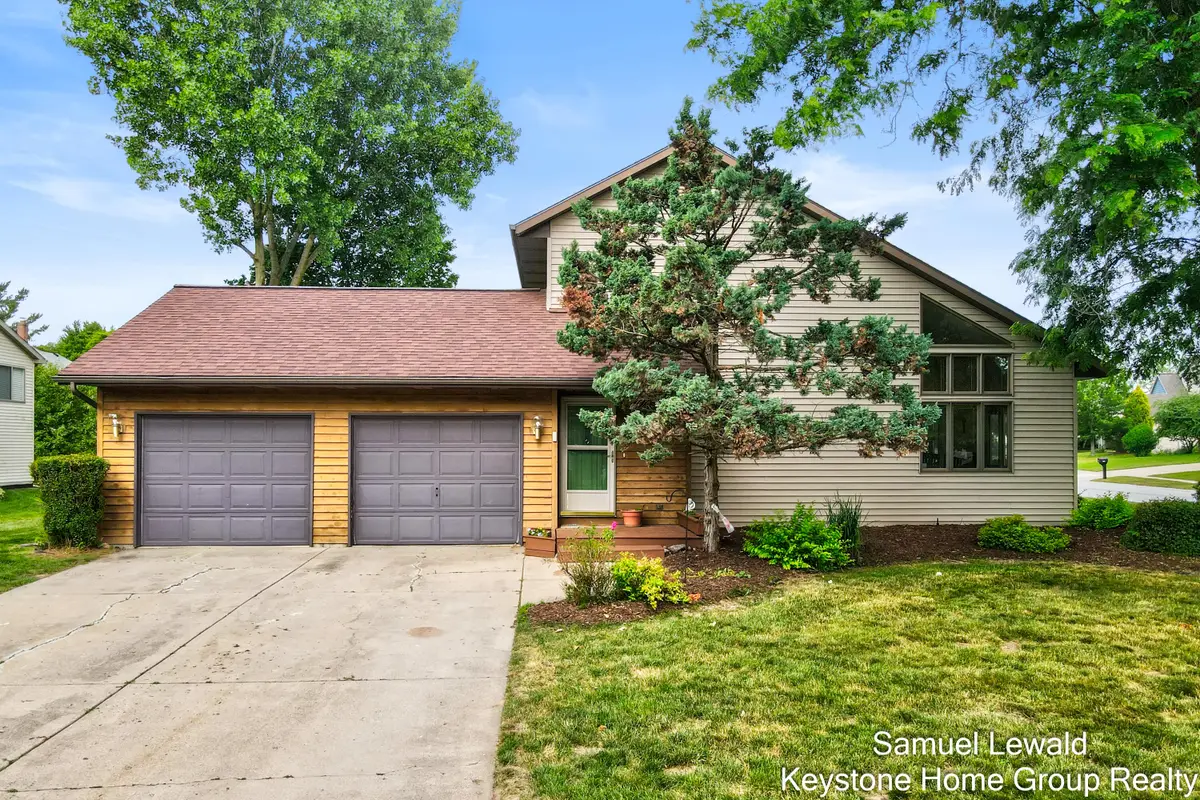 4551 Springmont Drive Se, Grand Rapids, MI 49512 - #1