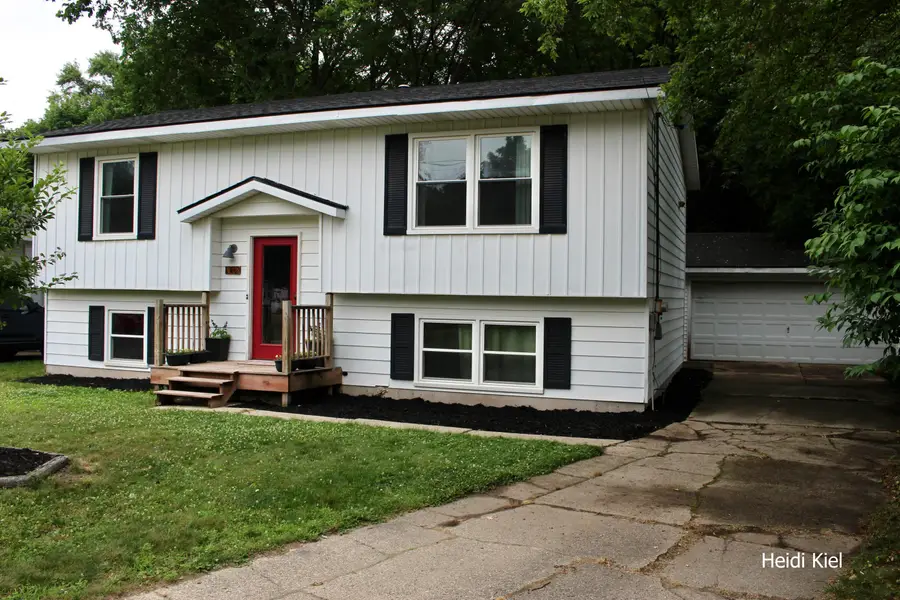 1382 Stanwood Drive Nw, Grand Rapids, MI 49534 - #2