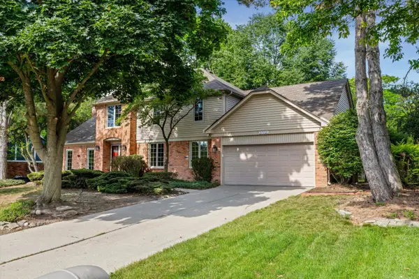 37731 W Meadowhill Drive, Northville, MI 48167