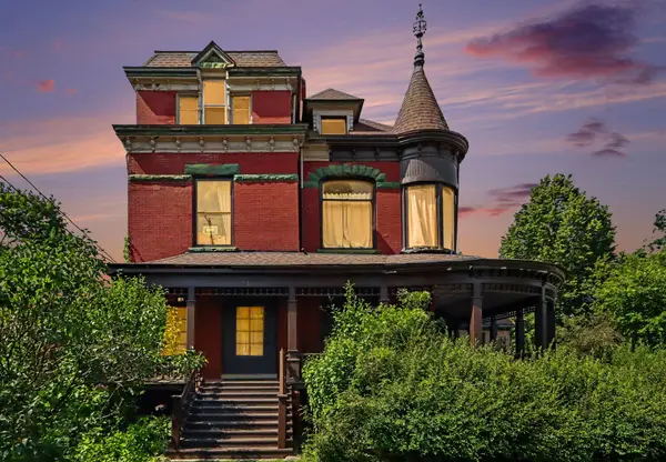 916 W Kalamazoo Avenue, Kalamazoo, MI 49007