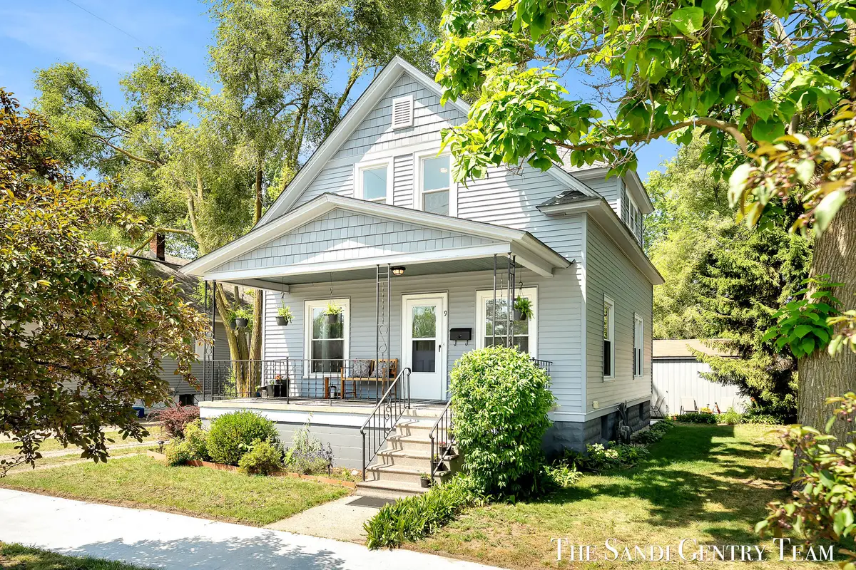 9 S Ferry Street, Grand Haven, MI 49417 - #1