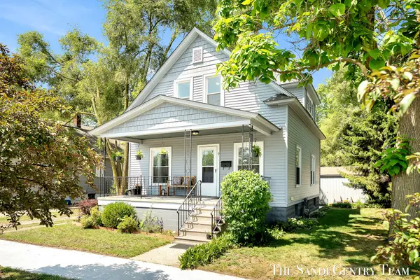 9 S Ferry Street, Grand Haven, MI 49417