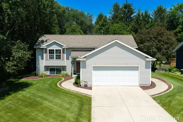 9777 Jane Drive, Zeeland, MI 49464