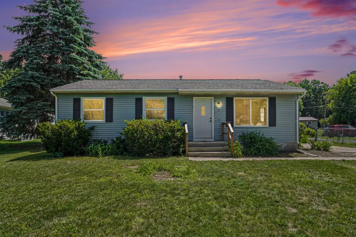809 E Grant Street, Greenville, MI 48838 - #1
