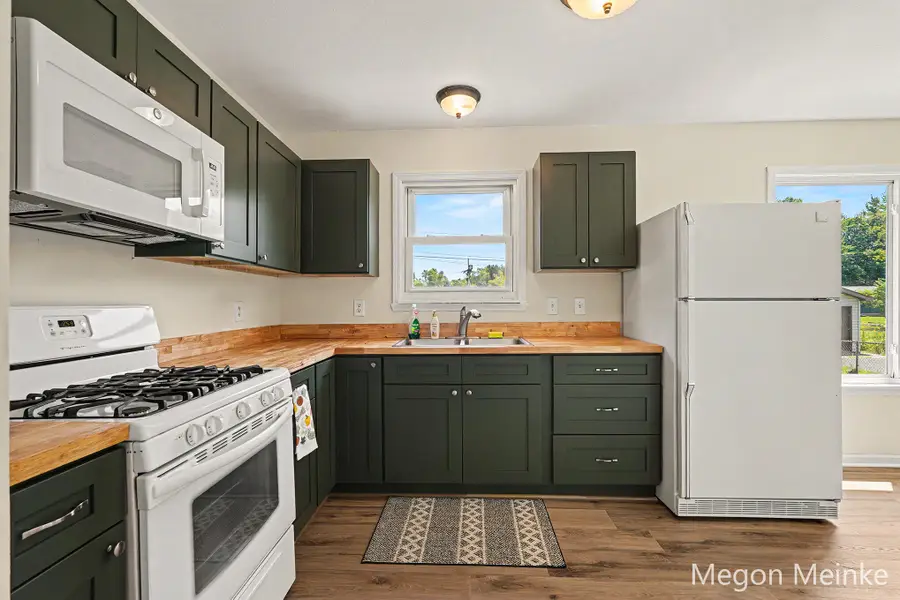 809 E Grant Street, Greenville, MI 48838 - #2
