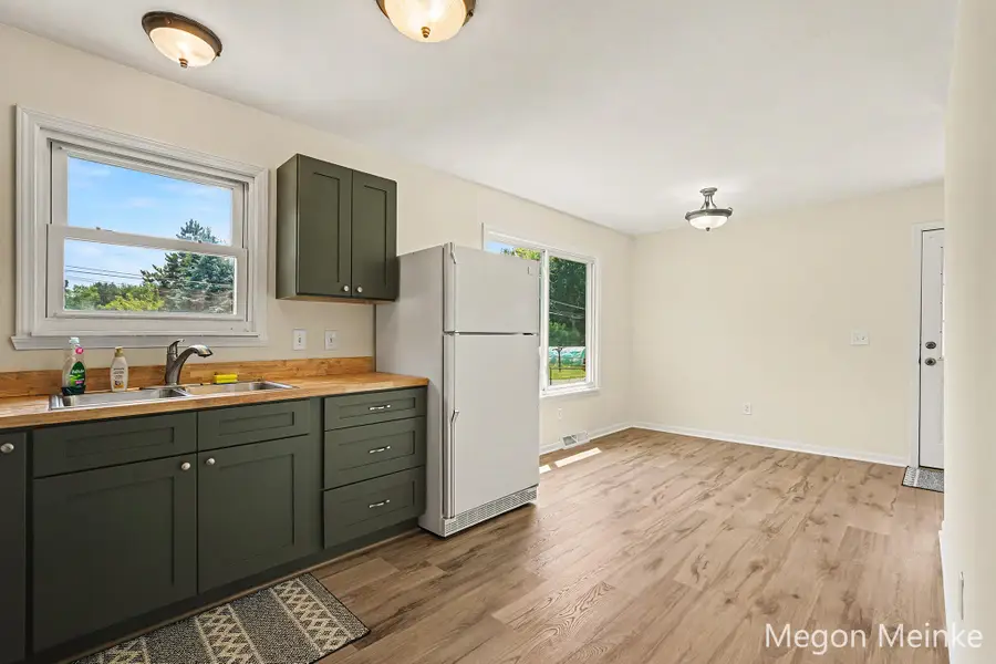 809 E Grant Street, Greenville, MI 48838 - #3