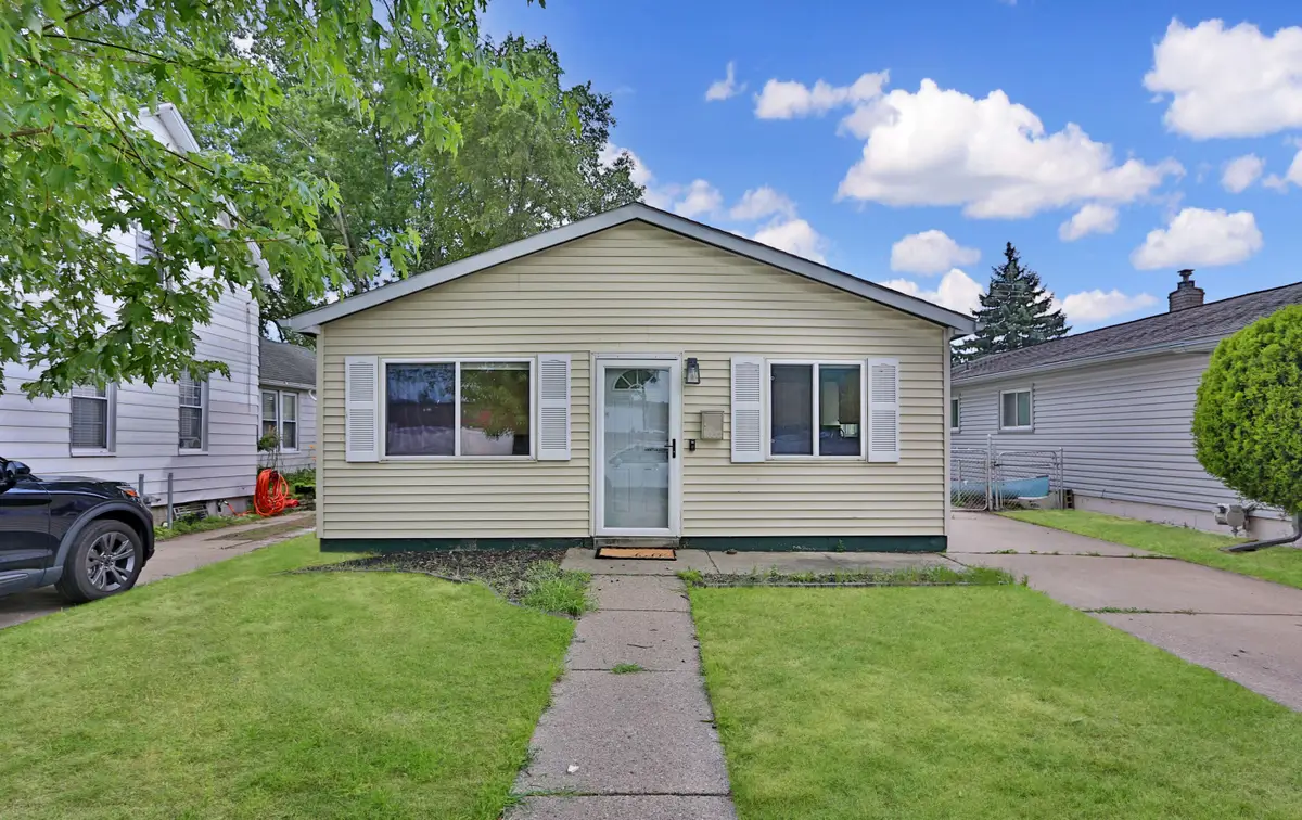1000 E Mahan Avenue, Hazel Park, MI 48030 - #1
