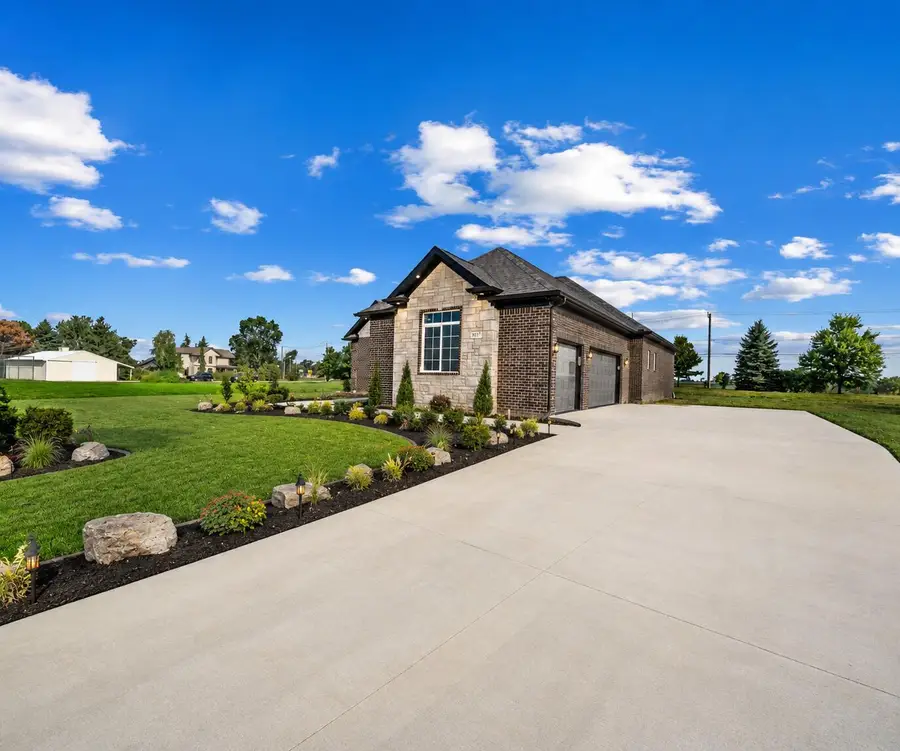 8561 Cobblestone Drive, Newport, MI 48166 - #2
