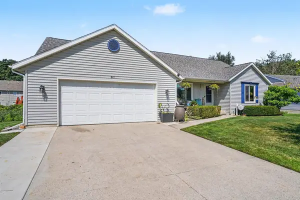 641 Ridgefield Drive, Coopersville, MI 49404