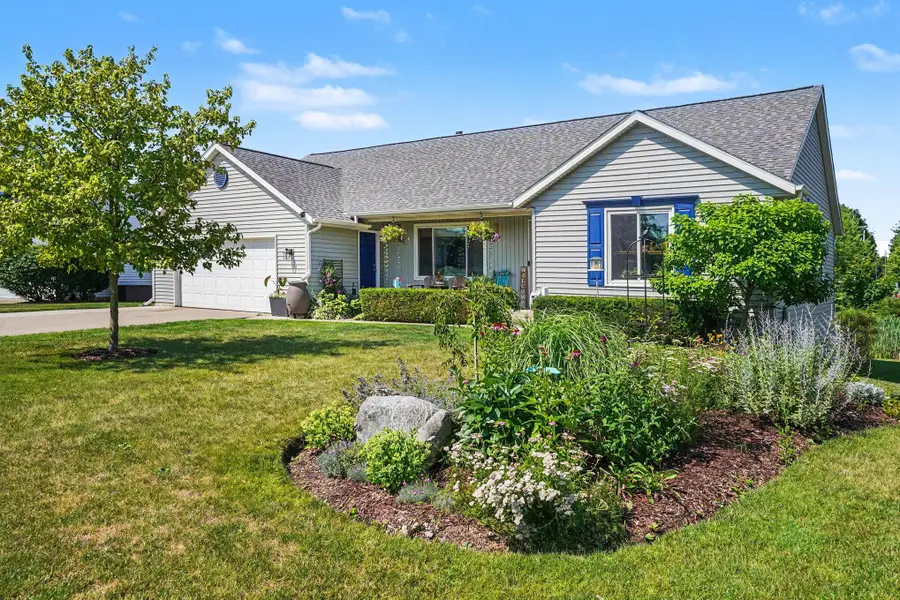 641 Ridgefield Drive, Coopersville, MI 49404 - #2