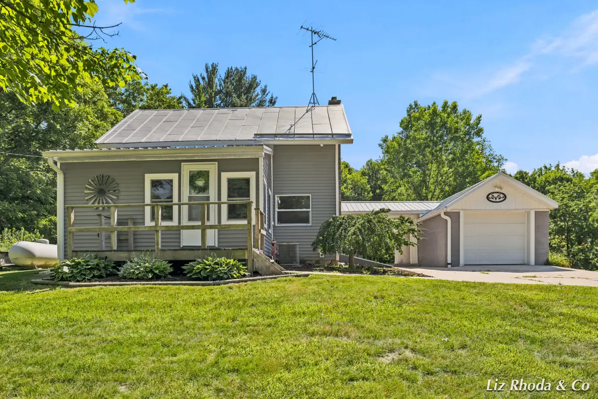 10240 Connelley Avenue Ne, Greenville, MI 48838 - #1