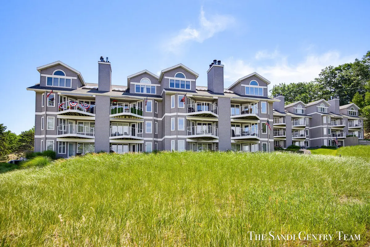 820 S Harbor Drive #5, Grand Haven, MI 49417 - #1