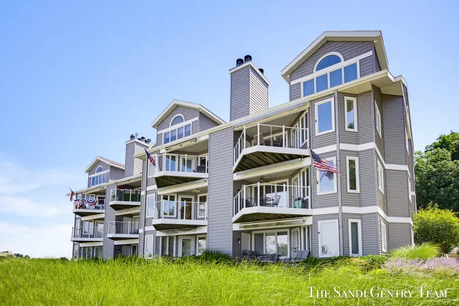820 S Harbor Drive #5, Grand Haven, MI 49417 - #2