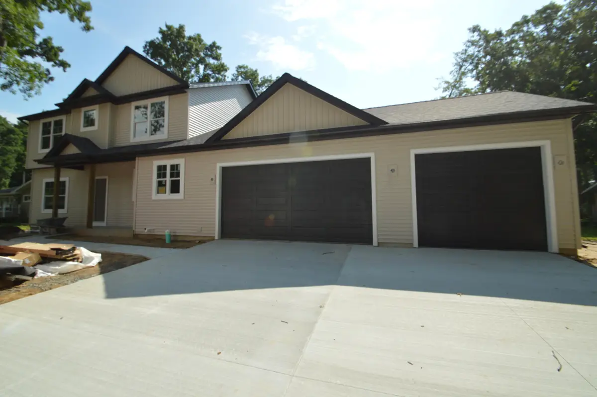 68889 6th Street, Edwardsburg, MI 49112 - #1