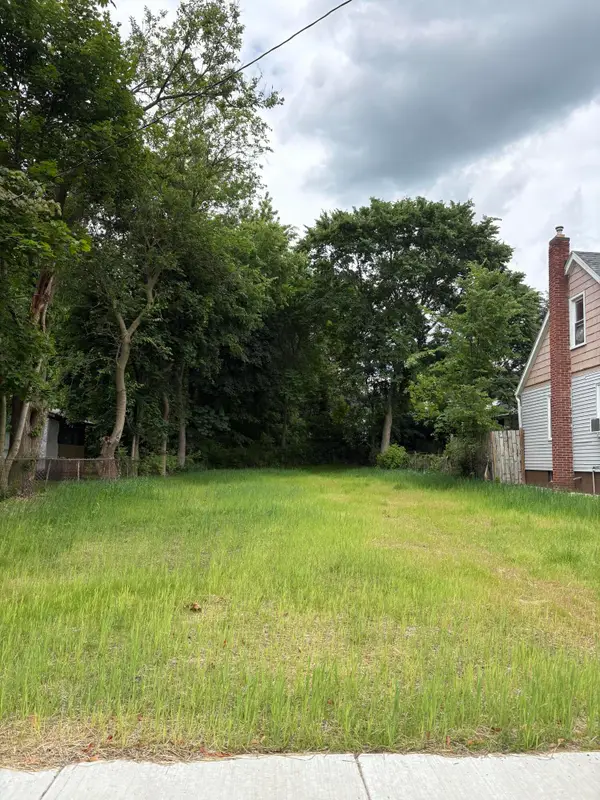 814 E North Street, Jackson, MI 49202