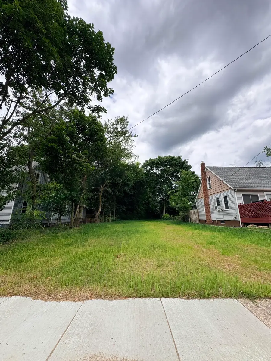 814 E North Street, Jackson, MI 49202 - #2