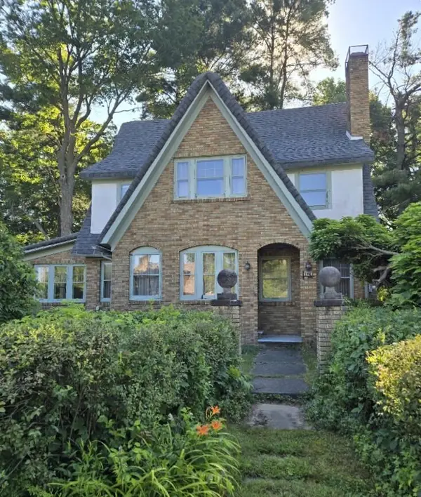 1124 Ashley Drive, Kalamazoo, MI 49048