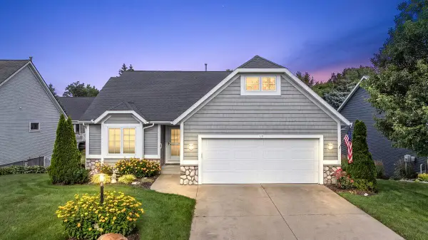 329 Hunters Run Circle, Holland, MI 49423