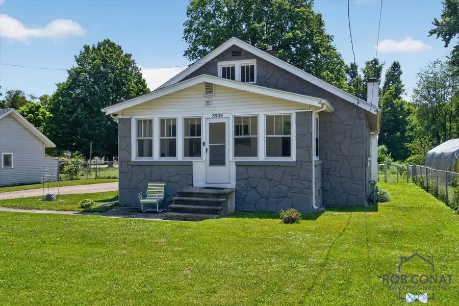 3909 W Michigan Avenue, Level Park Oak Park, MI 49037 - #2