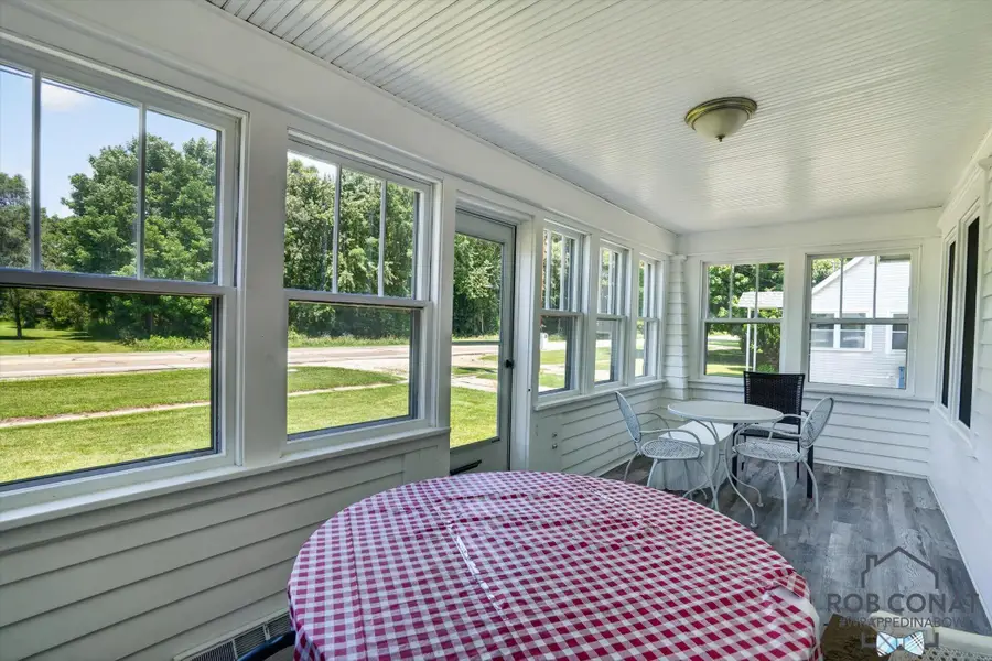 3909 W Michigan Avenue, Level Park Oak Park, MI 49037 - #3