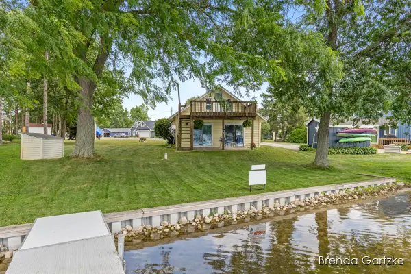 8836 W Suwanee Trail, Howard City, MI 49329