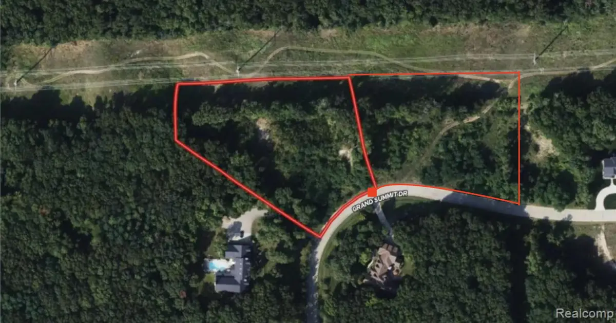 9373 Grand Summit Drive #26 & 27, Fenton, MI 48430 - #1