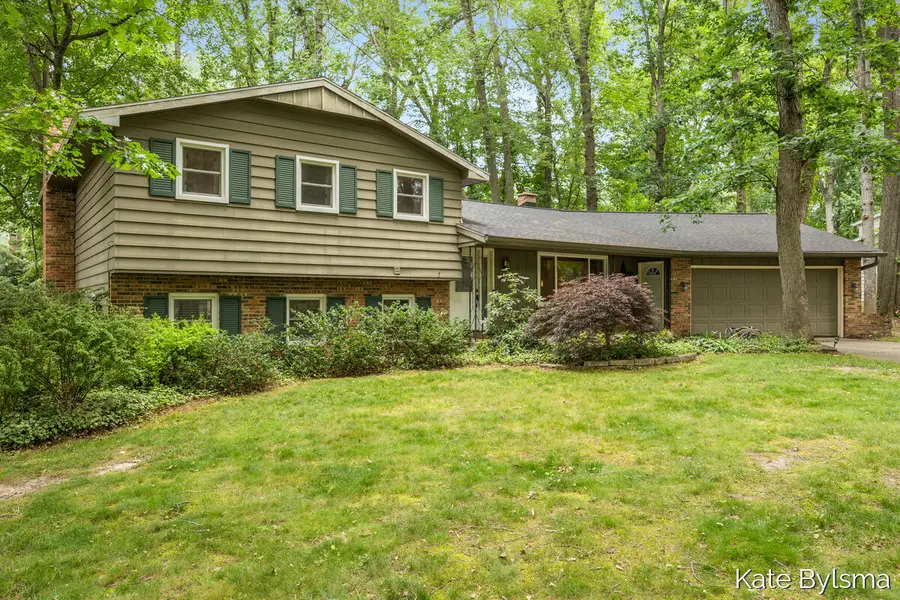 7569 Woodvale Street Se, Grand Rapids, MI 49546 - #2