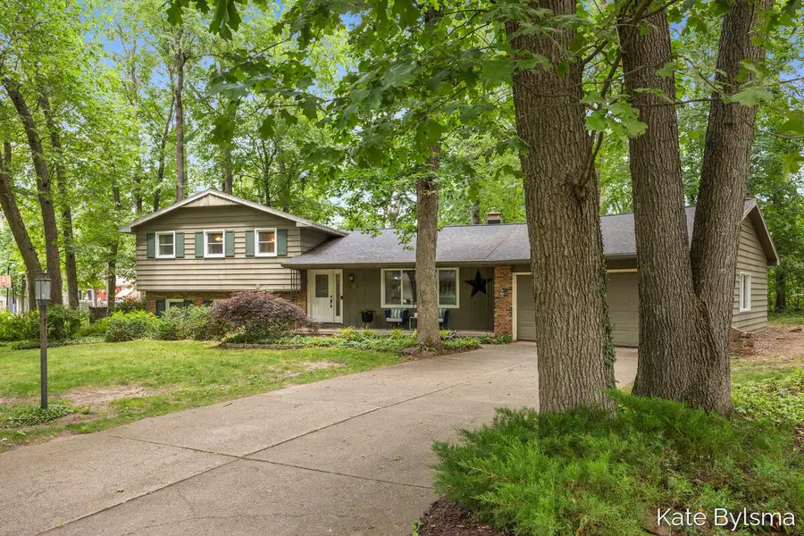 7569 Woodvale Street Se, Grand Rapids, MI 49546 - #3