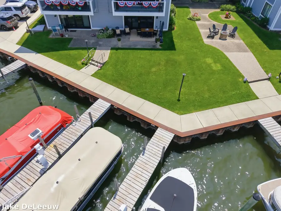 400 Lakeview Court #01A, Spring Lake, MI 49456 - #2