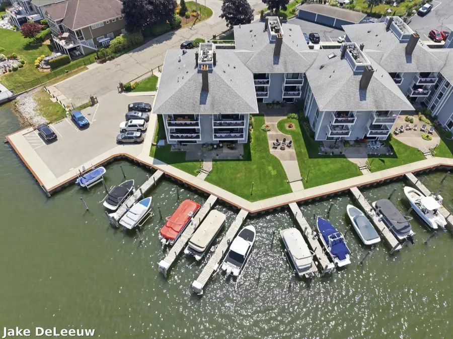 400 Lakeview Court #01A, Spring Lake, MI 49456 - #3
