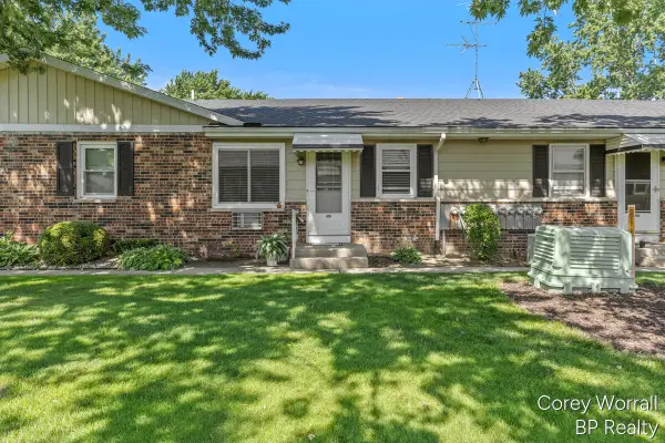 686 Andover Street Se, Grand Rapids, MI 49548