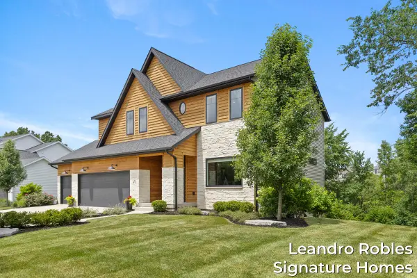 6 Fox Point Court Ne, Ada, MI 49301