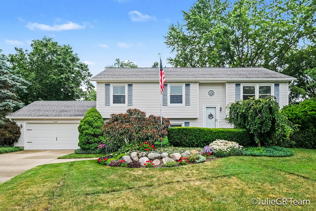 6635 E Via Vista Court Ne, Rockford, MI 49341 - #1