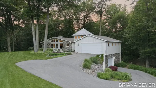15353 Timber Ridge Lane, Holland, MI 49424