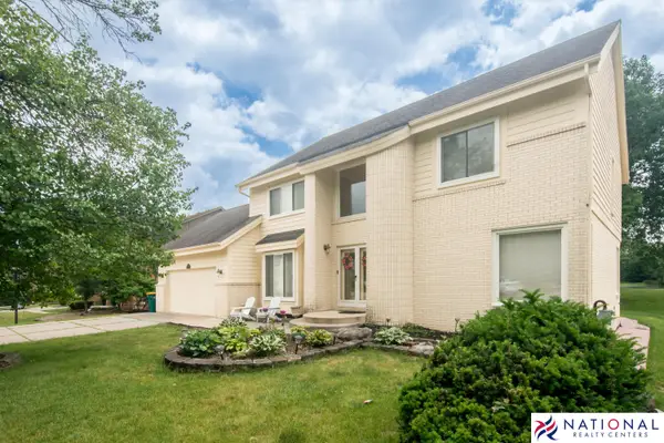 37709 Glengrove Drive, Farmington, MI 48331