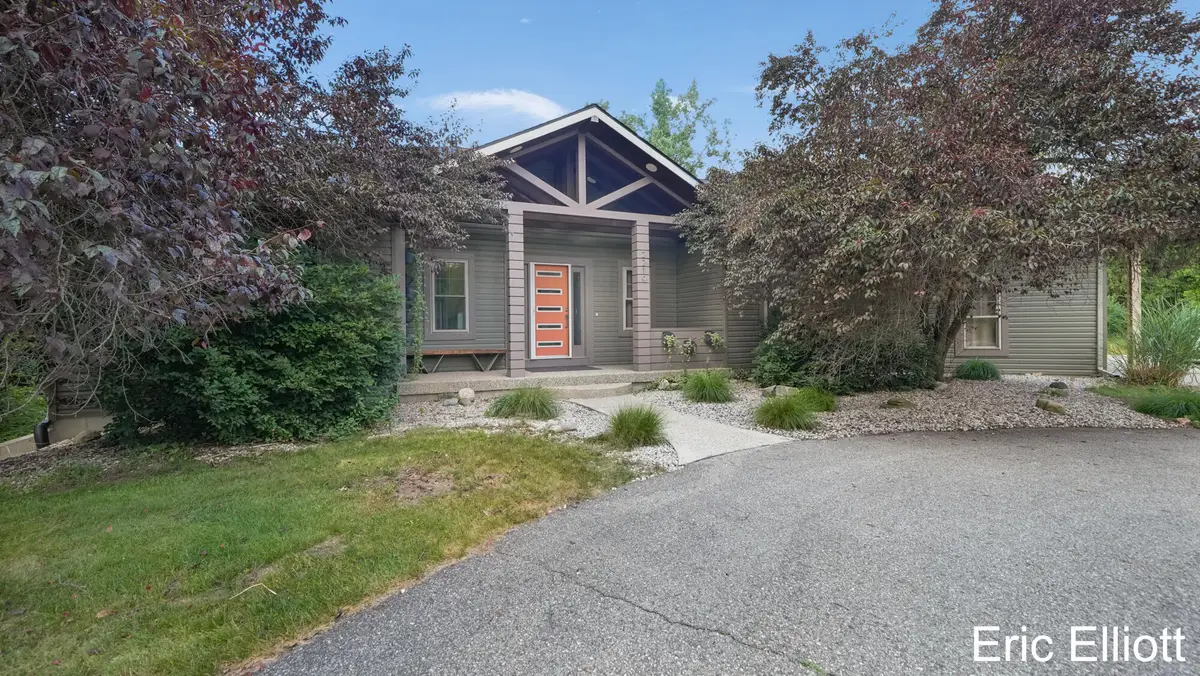2219 Sawmill Drive Ne, Rockford, MI 49341 - #1
