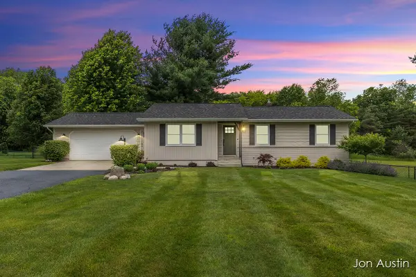 6323 Longacre Street Ne, Rockford, MI 49341