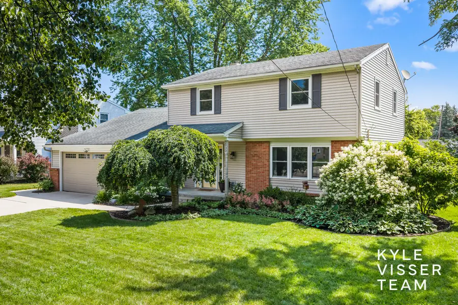 2032 Edgewood Avenue Se, Grand Rapids, MI 49546 - #2