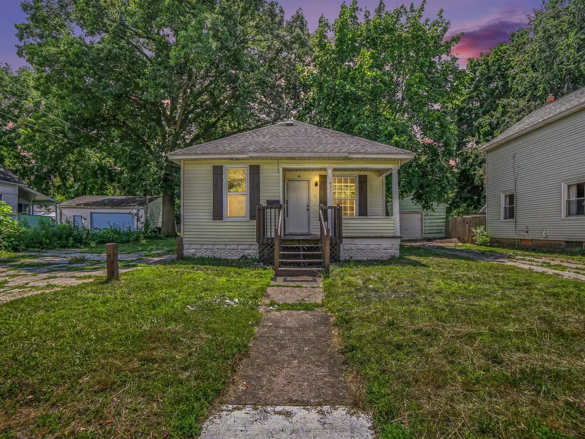 837 W Southern Avenue, Muskegon, MI 49441 - #1