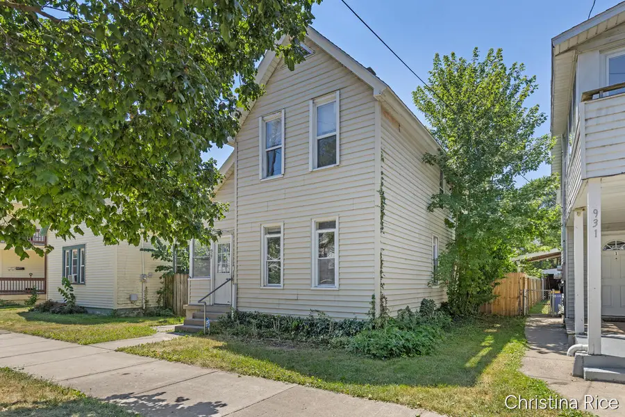 927 Davis Avenue Nw, Grand Rapids, MI 49504 - #3