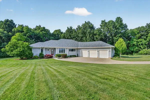 9348 Stoneview Lane, Whitmore Lake, MI 48189